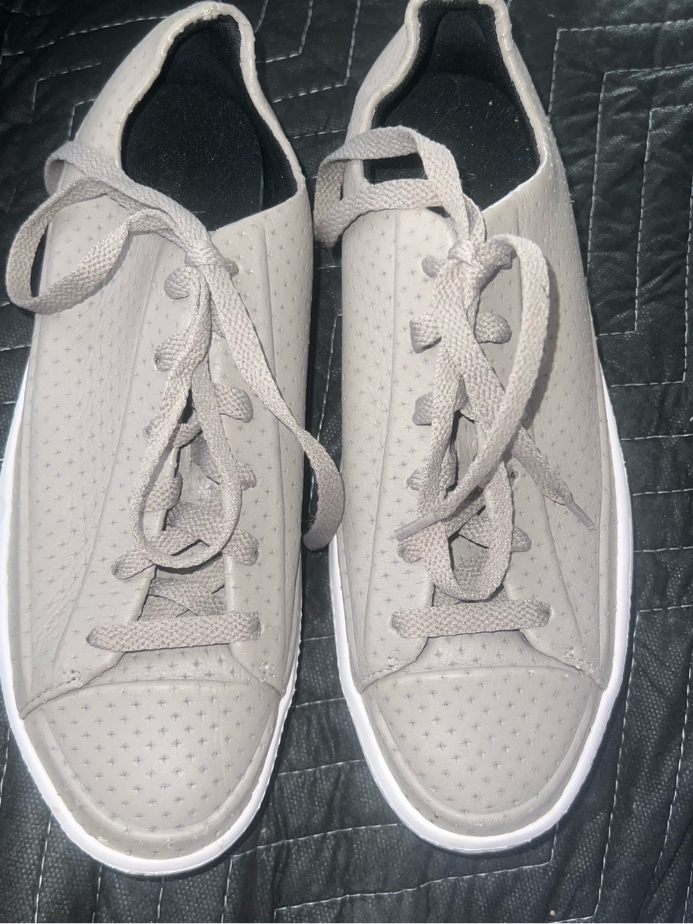 Converse  Perforated woman's  Lace-Up Sneakers in Light Taupe leather size 7.5